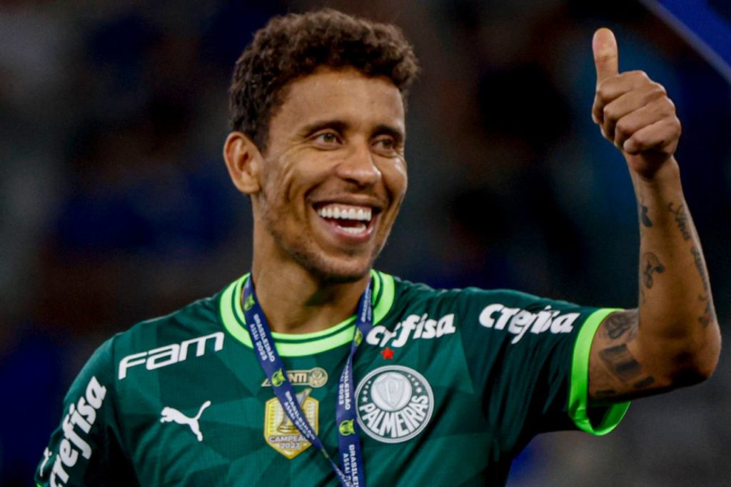 Marcos-Rocha-Palmeiras-renovação-imago1037743578h Lateral Marcos Rocha na comemoração do título brasileiro do Palmeiras em 2023