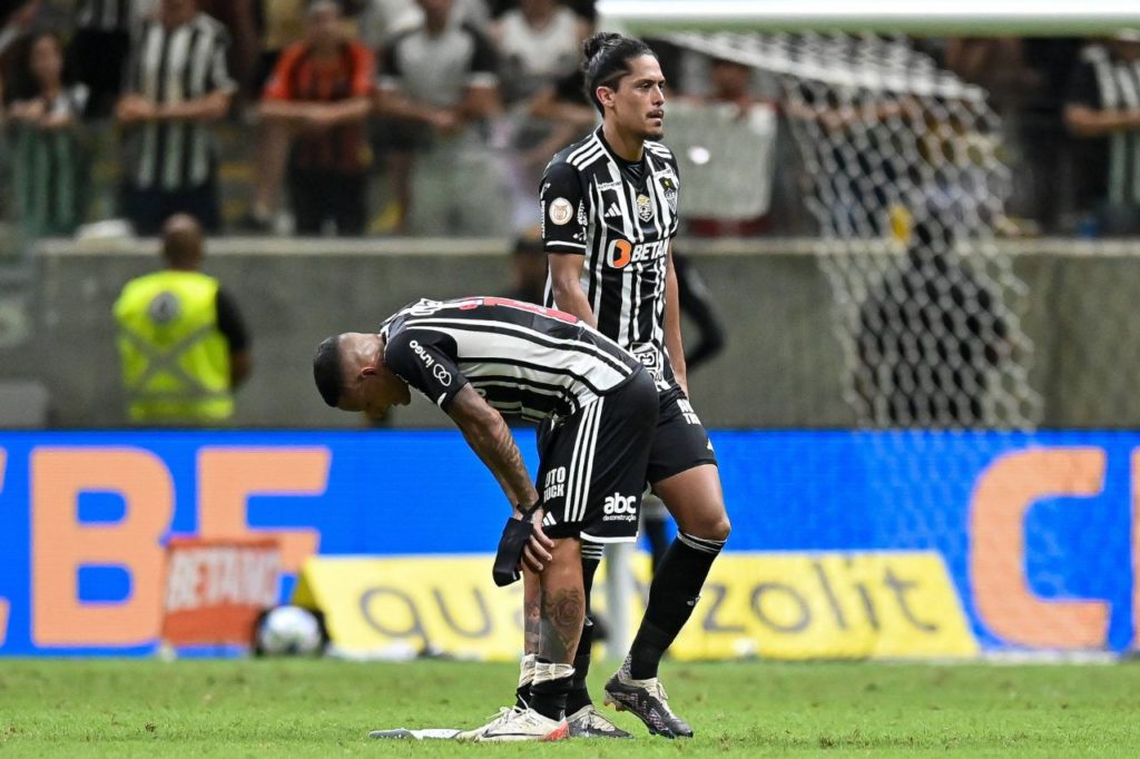 Mauricio-Lemos-Atlético-jogo-imago1035386609h Zagueiro Maurício Lemos em jogo do Atlético-MG