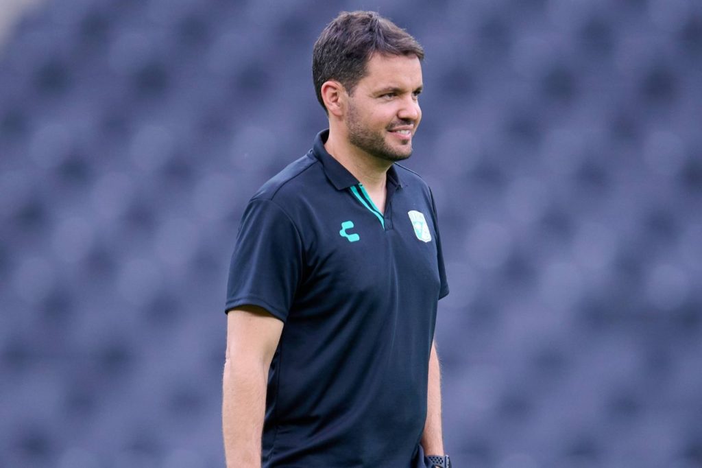 Nicolas-Larcamon-técnico-Cruzeiro-imgo1034471712h Nicolás Larcamón, que estava no León, do México, assume o comando do Cruzeiro para 2024