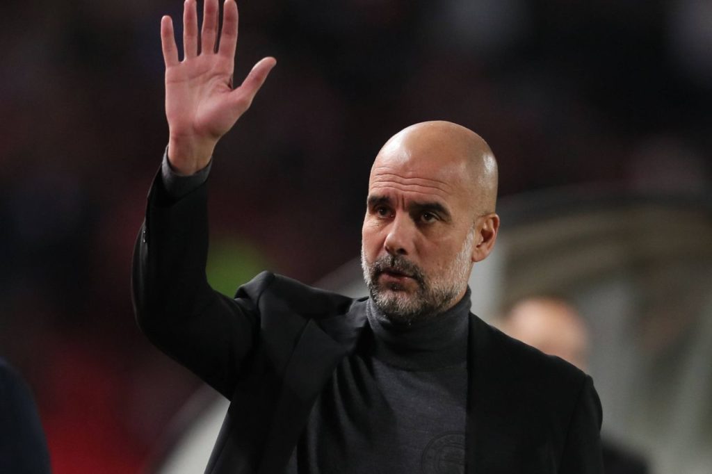 Pep-Guardiola-técnico-Manchester-City-jogo-imago1037963702h Técnico Pep Guardiola do Manchester City no jogo contra o Estrela Vermelha