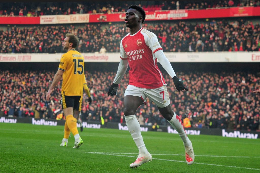 Saka-Arsenal-gol-imago1037568743h Atacante Saka comemora gol do Arsenal na vitória em cima do Wolverhampton