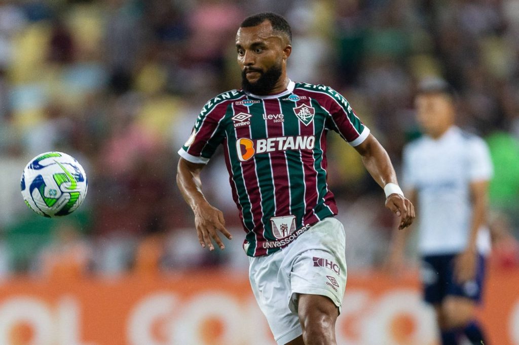 Samuel-Xavier-Fluminense-jogo-imago1034627400h Lateral Samuel Xavier em ação pelo Fluminense no Brasileirão