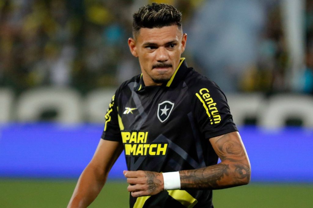 Tiquinho-Botafogo-jogo-imago1036070802h Centroavante Tiquinho Soares do Botafogo em jogo do Brasileirão