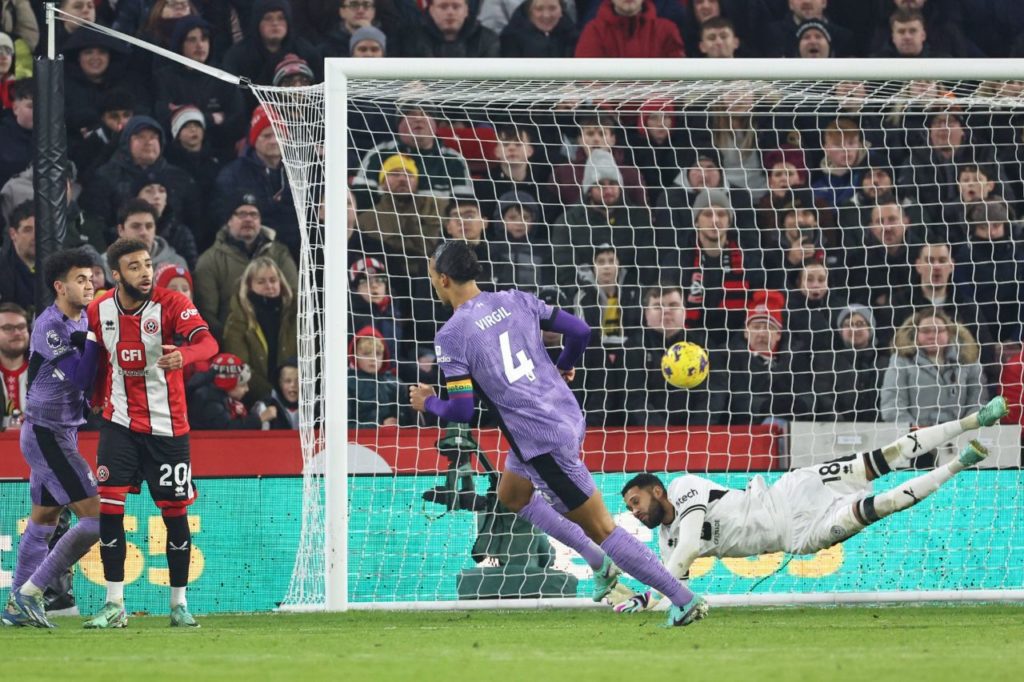 Van-Dijk-Liverpool-gol-imago1037726361h Van Dijk marcando um dos gols do Liverpool em cima do Sheffield United