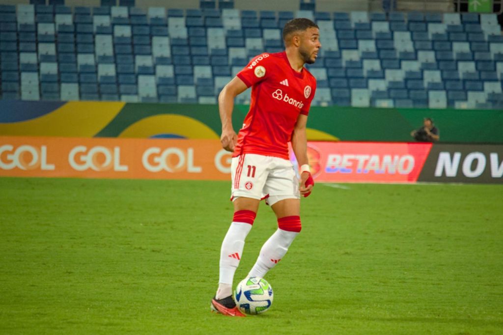 Atacante Wanderson do Inter jogando pelo Brasileirão
