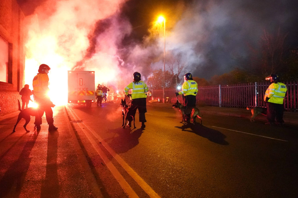 confusao-entre-torcerdores-entre-aston-villa-e-legia Reação da UEFA aos distúrbios em Birmingham