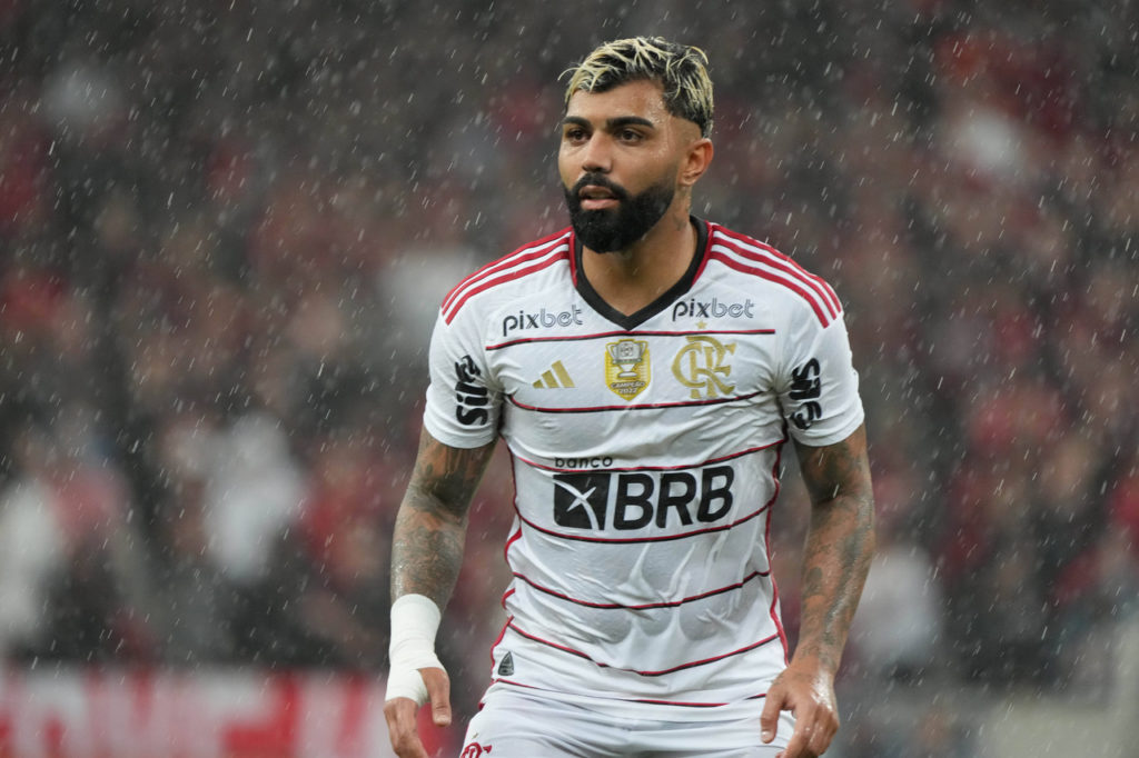 Gabigol-Flamengo-Jogo-imago1031701269h Gabigol, do Flamengo, observa o adversário durante uma partida do time contra o Athletico.