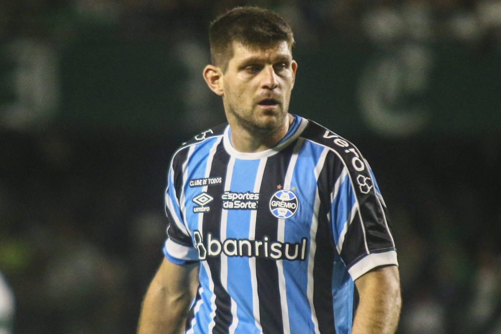 Kannemann-Grêmio-Jogo-imago1036516275h Kannemann, zagueiro do Grêmio, durante um jogo do clube.