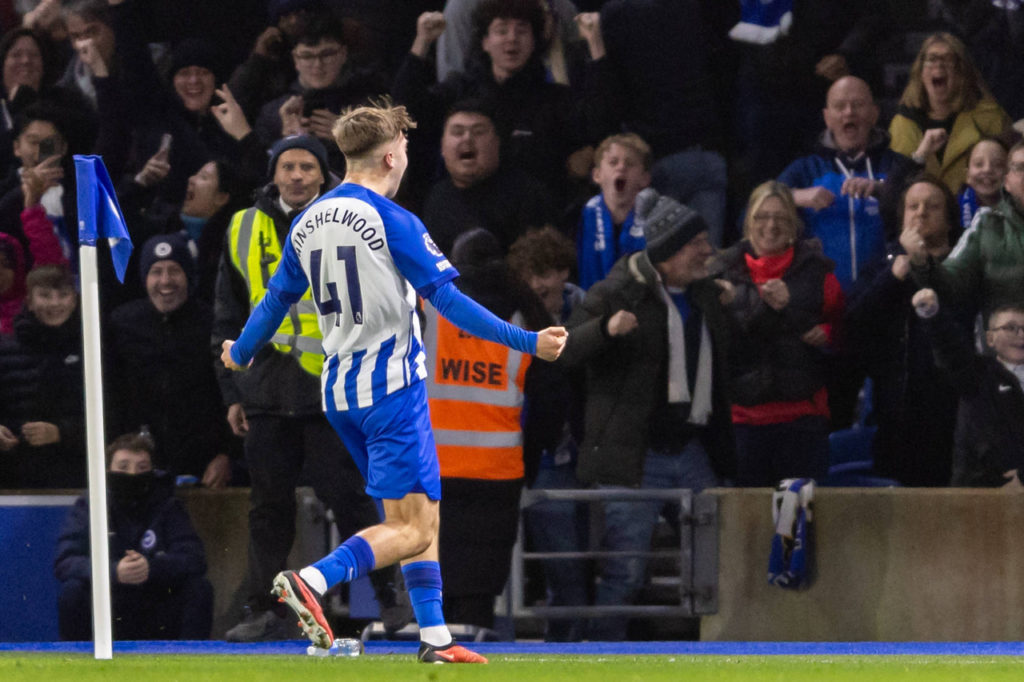 Hinshelwood-Brighton-Jogo-imago1038402781h Hinshelwood, do Brighton, comemora um dos gols da equipe durante uma partida da Premier League.