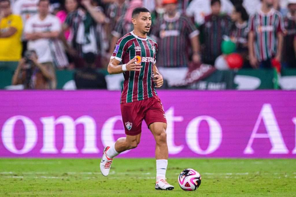 André-Fluminense-jogo-imago1038535373h André, volante do Fluminense, em ação no Mundial de Clubes