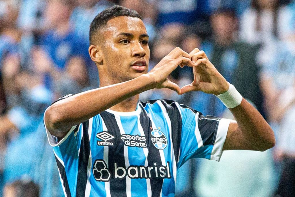 André-Henrique-Grêmio-gol-imago10312575549h Centroavante André Henrique comemorando gol pelo Grêmio