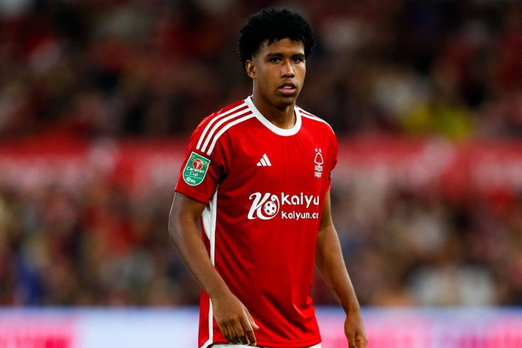 Andrey-Santos-Nottingham-Forest-jogo-imago1033912686h Meio-campista Andrey Santos, que voltou ao Chelsea, em jogo do Nottingham Forest