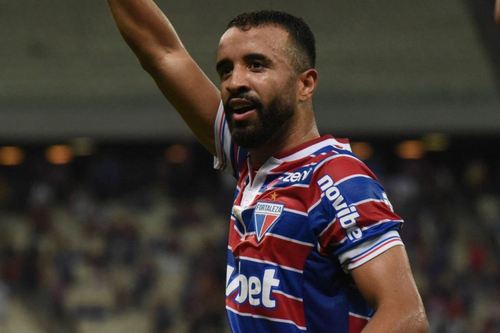 Caio-Alexandre-Fortaleza-jogo-imago1026133336h Volante Caio Alexandre comemora gol pelo Fortaleza na temporada 2023
