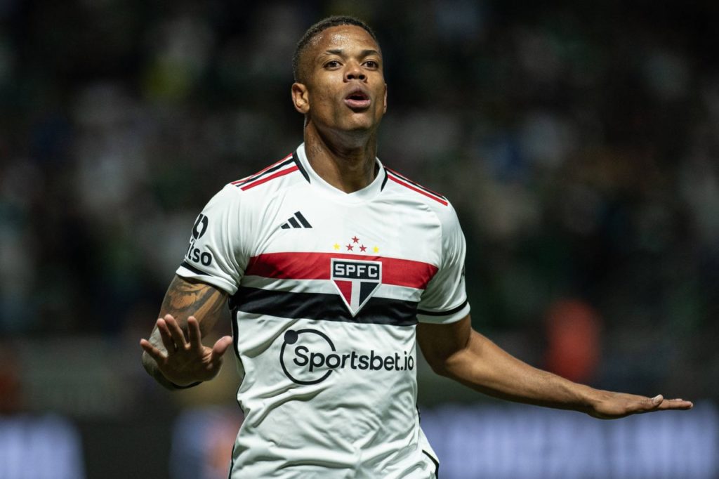 Caio-Paulista-lateral-São-Paulo-jogo-imago1031763526h Lateral Caio Paulista, novo contratado do Palmeiras, jogando pelo São Paulo
