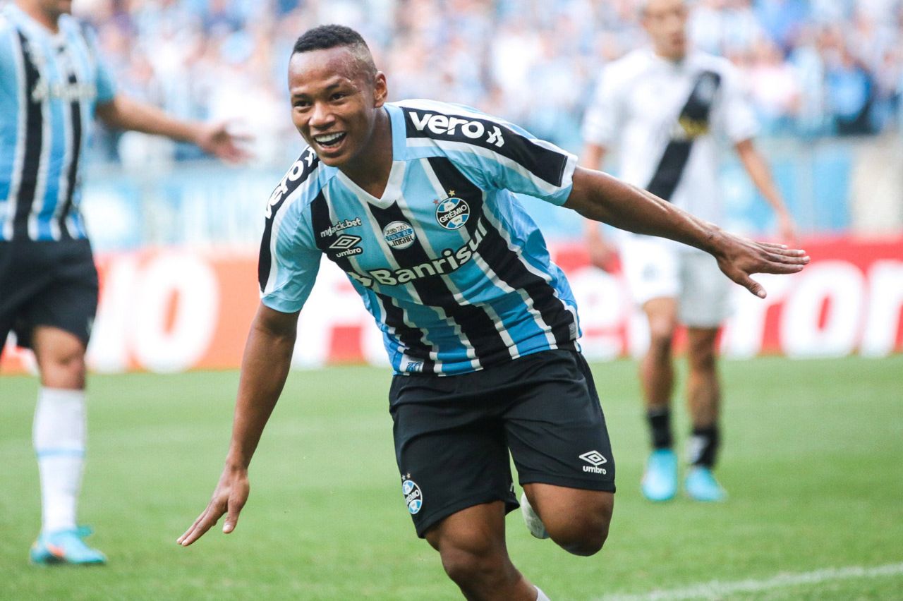 Campaz-Grêmio-gol-imago1013355200h O meia-atacante Jaminton Campaz comemorando gol pelo Grêmio