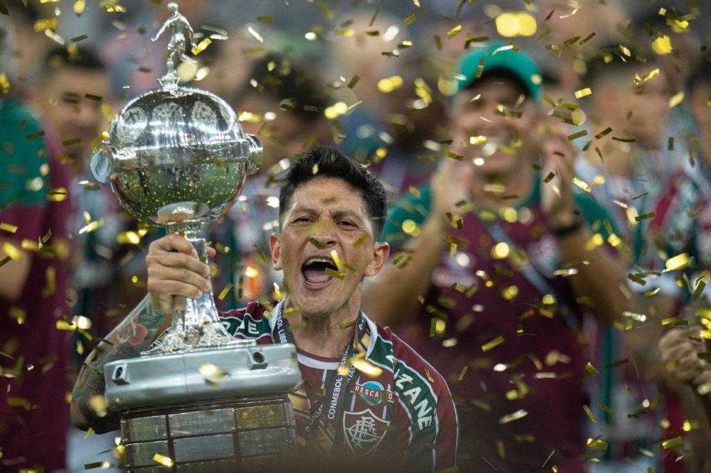 Cano-Fluminense-Libertadores-imago1036606983h Atacante Germán Cano, do Fluminense, com a taça da Libertadores em 2023