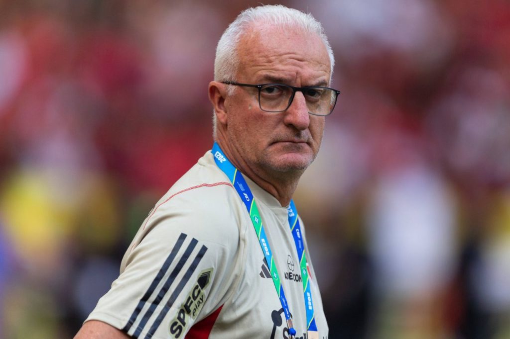 Técnico Dorival Júnior quando estava no comando do São Paulo