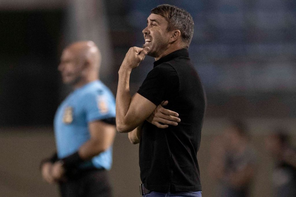 Técnico Eduardo Coudet no comando do Inter no Campeonato Gaúcho