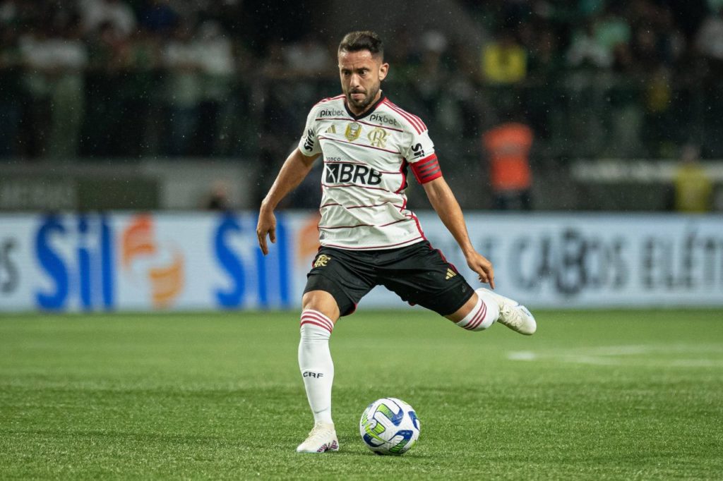 Everton-Ribeiro-Flamengo-jogo-imago1031569623h Meia Everton Ribeiro, anunciado pelo Bahia, em ação pelo Flamengo no último Brasileirão