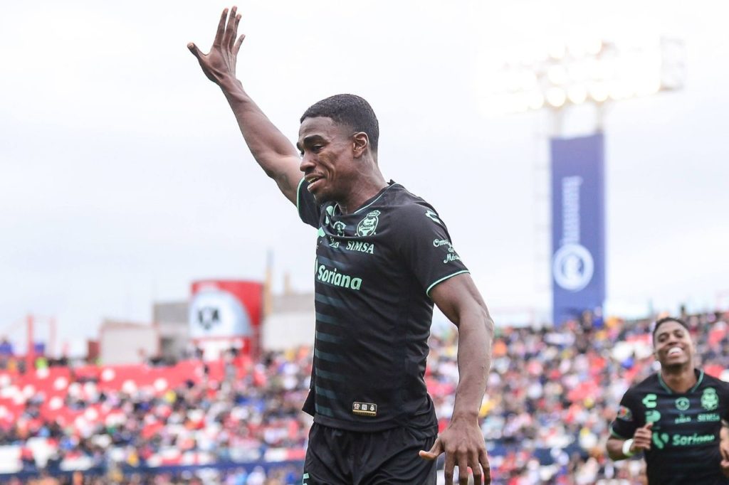 Felix-Torres-zagueiro-Santos-Laguna-imago1036849581h Zagueiro equatoriano Félix Torres em jogo do Santos Laguna