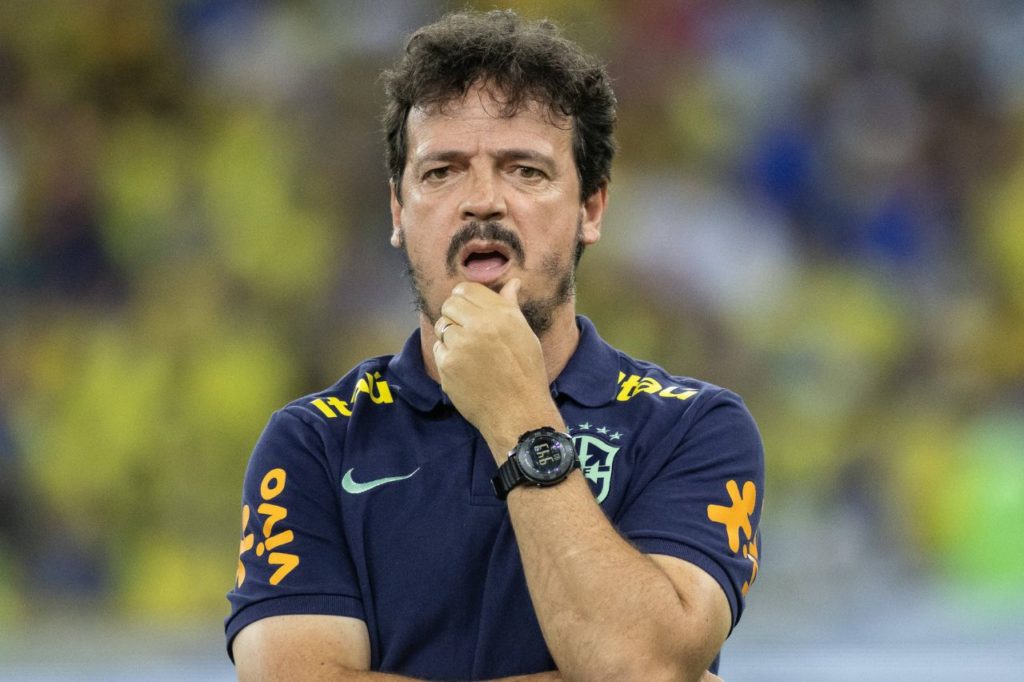 Fernando-Diniz-técnico-Seleção-imago1037168712h Técnico Fernando Diniz em jogo da seleção brasileira