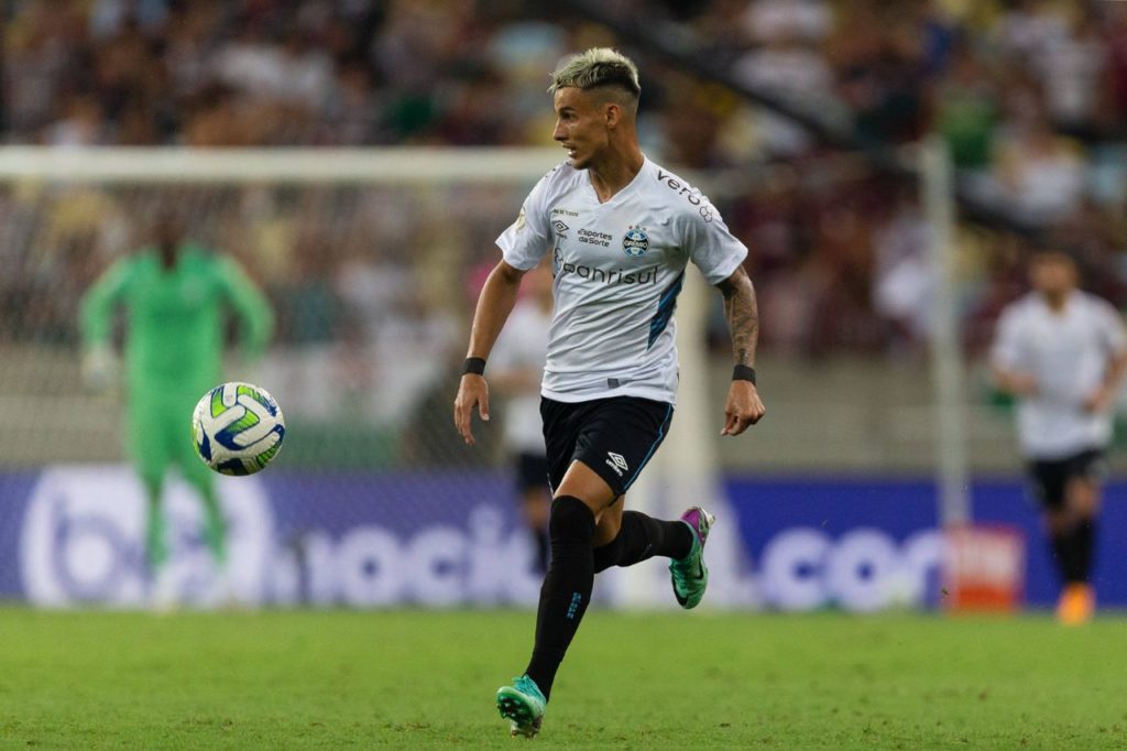 Ferreira-Grêmio-jogo-imago1037740220h Atacante Ferreirinha, que negocia com o São Paulo, em ação pelo Grêmio no último Brasileirão