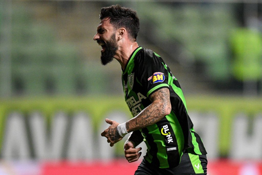 Gonzalo-Mastriani-América-MG-jogo-imago1033691144h Atacante uruguaio Gonzalo Mastriani em jogo do América Mineiro