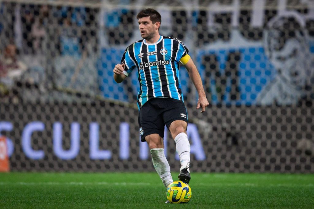 Zagueiro Kannemann em jogo do Grêmio