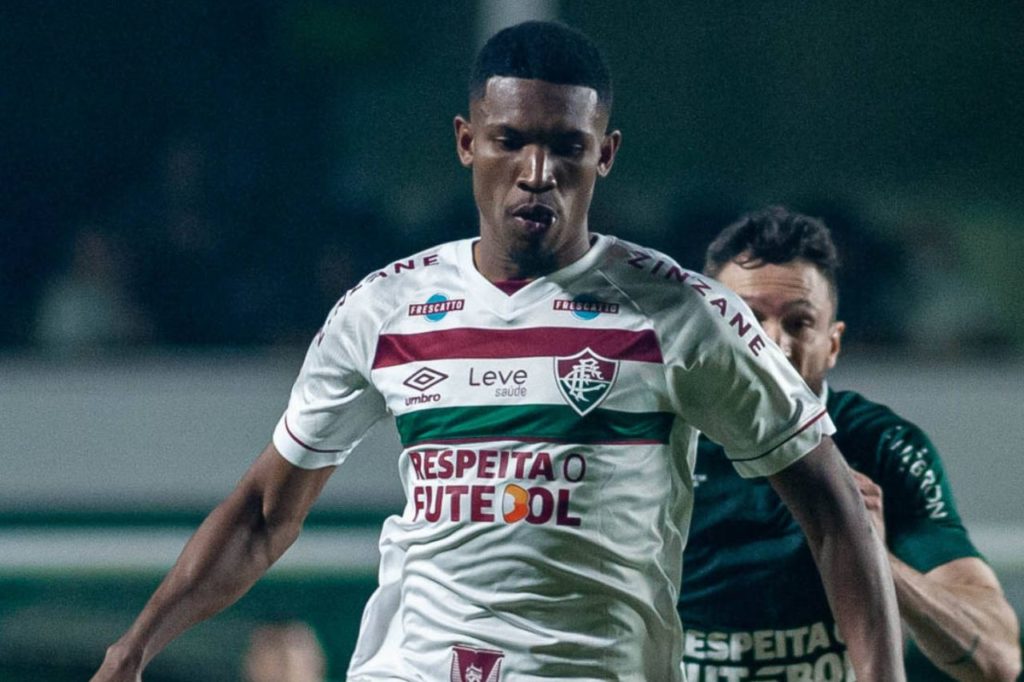 Lelê-Fluminense-jogo-imago1030852517h Atacante Lelê em jogo do Fluminense