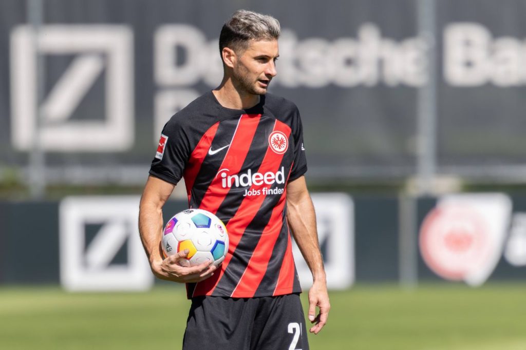 Lucas-Alario-Frankfurt-imago1034220804h Atacante Lucas Alario em jogo do Eintracht Frankfurt