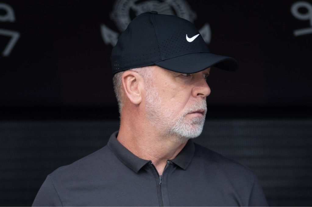 Mano-Menezes-técnico-Corinthians-imago1039295002h Técnico Mano Menzes no banco de reservas do Corinthians em jogo do Campeonato Paulista