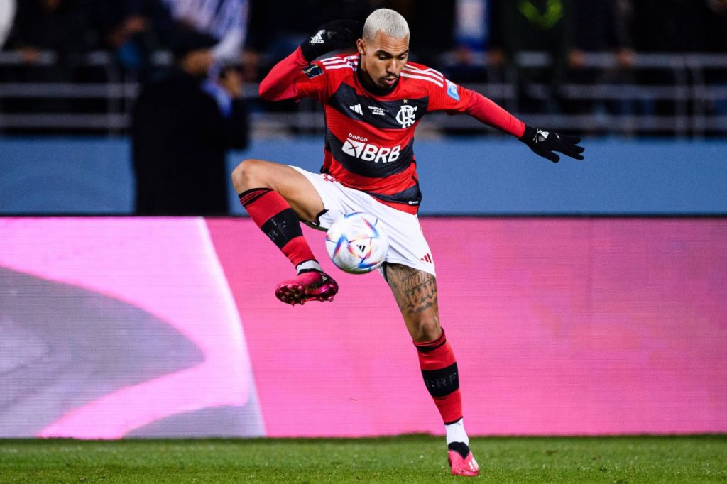Matheuzinho-Flamengo-jogo-imago1024130710h Lateral Matheuzinho em ação pelo Flamengo