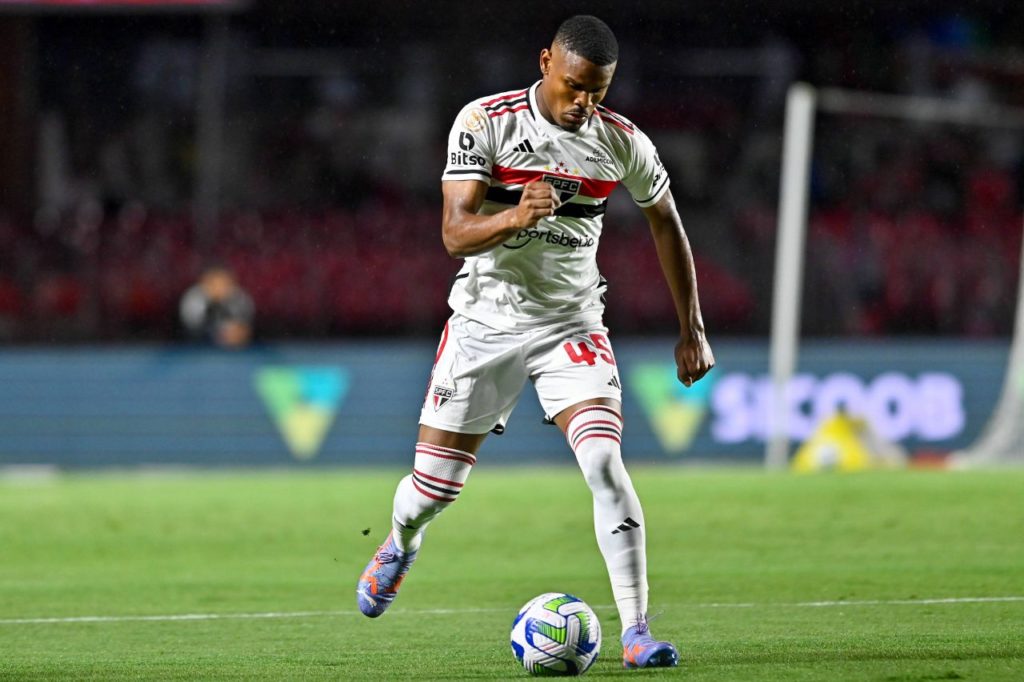 Nathan-São-Paulo-jogo-imago1034876012h Lateral-direito Nathan jogando pelo São Paulo