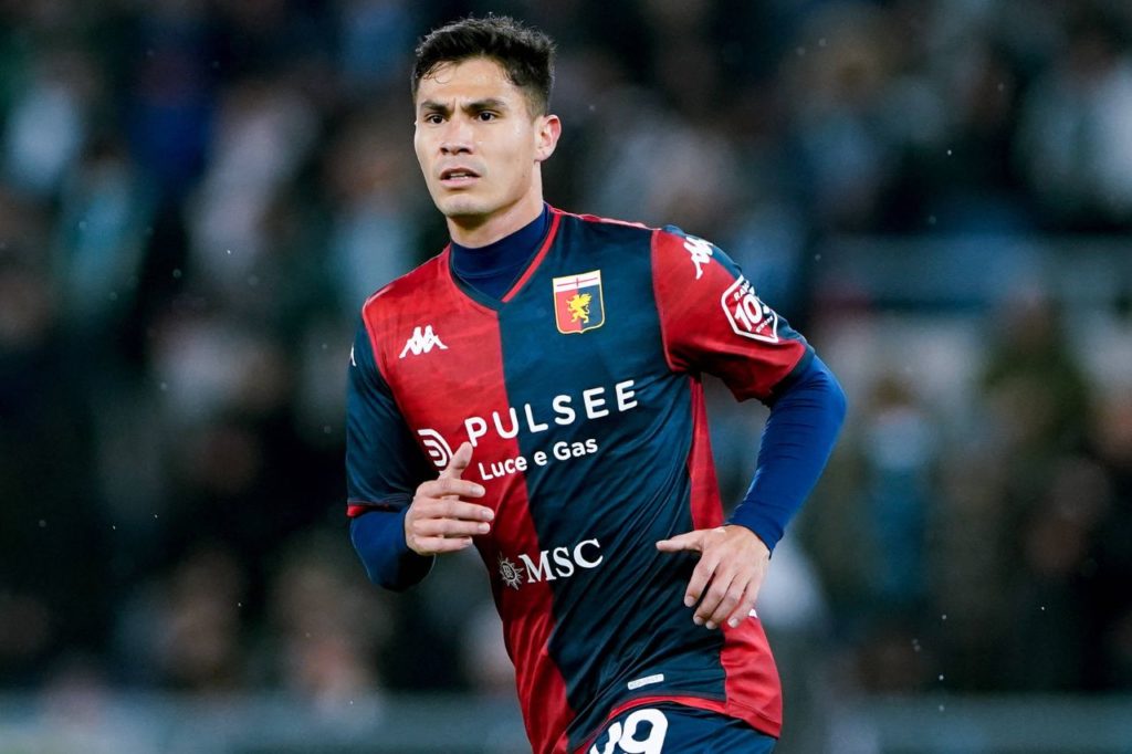 Pablo-Galdames-Genoa-jogo-imago1037735134h Volante Pablo Galdames em jogo do Genoa, da Itália