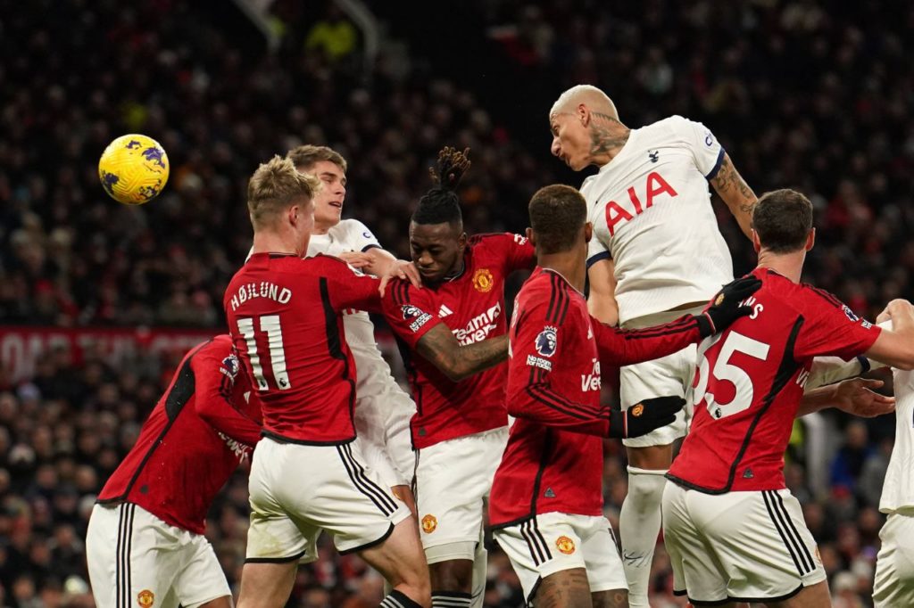 Richarlison-Tottenham-gol-imago1038923577h Richarlison marcando gol de cabeça pelo Tottenham contra o Manchester United