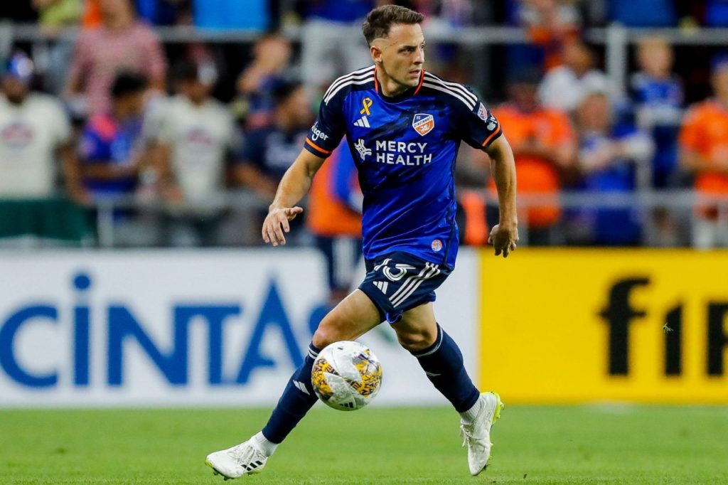 Santiago-Arias-FC-Cincinnati-jogo-imago1034724289h Lateral-direito Santiago Arias em ação pelo FC Cincinnati
