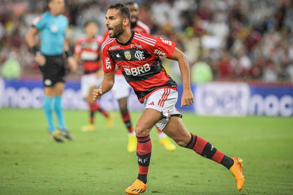 Thiago-Maia-Flamengo-jogo-imago1028820901h Volante Thiago Maia jogando pelo Flamengo