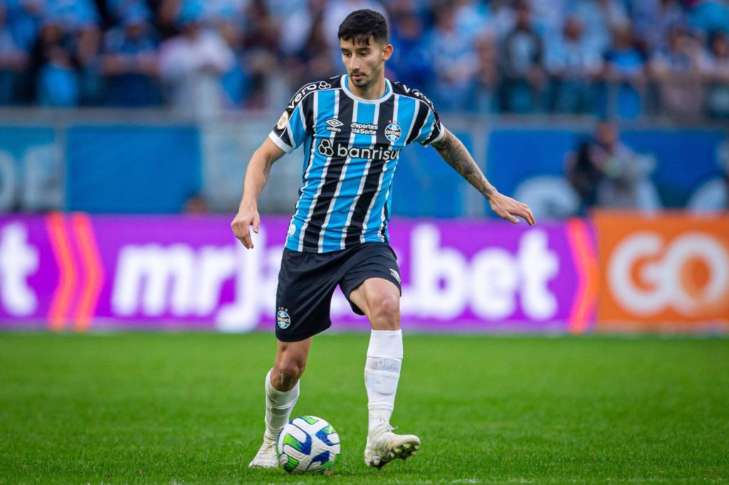 Villasanti-Grêmio-jogo-imago1031250395h Volante Villasanti em jogo do Grêmio