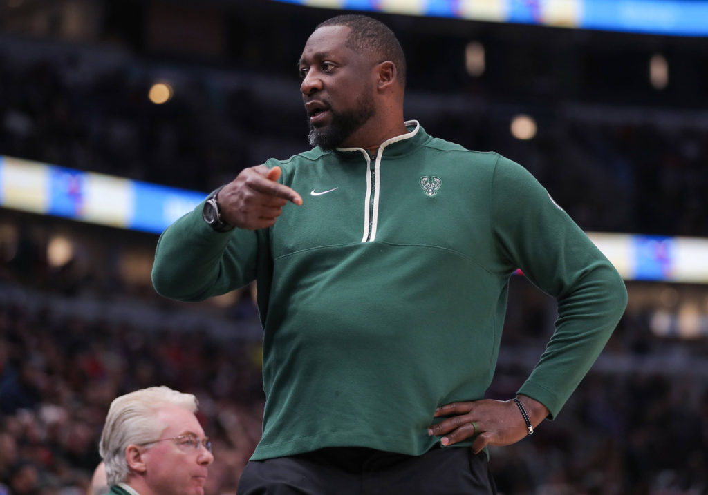 adrian-griffin-no-comando-do-bucks-imago1037555267 Adrian Griffin, agora ex-treinador do Milwaukee Bucks