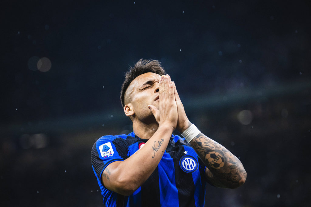 Lautaro-Martínez-Inter-Milão-Jogo-imago1030413958h Lautaro Martínez, da Inter de Milão, comemora um dos gols marcados com a camisa do clube.
