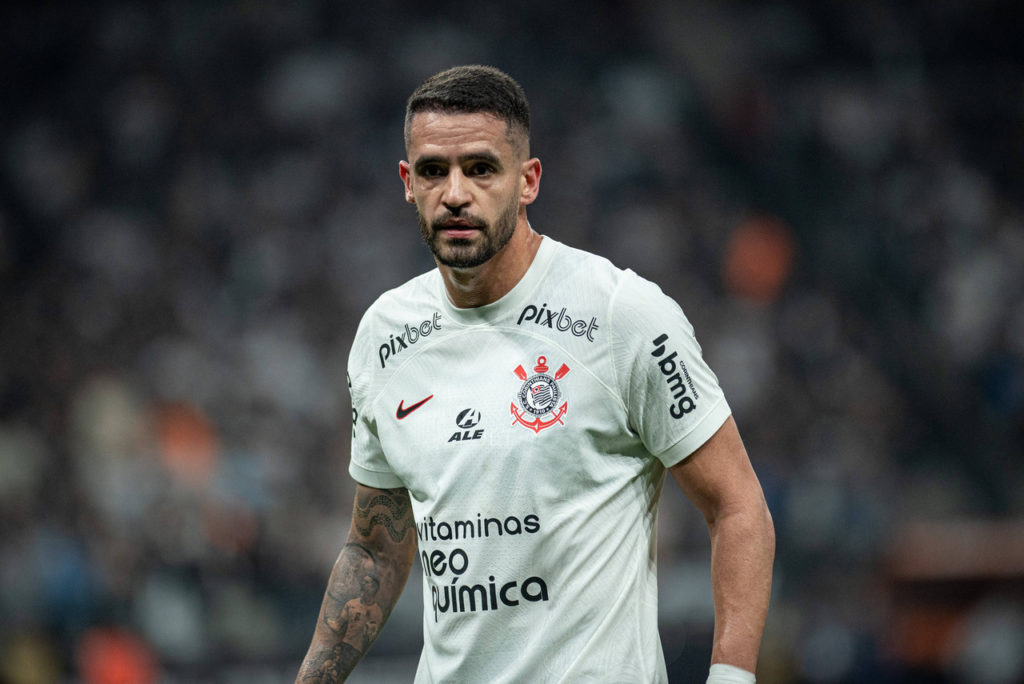Renato-Augusto-Corinthians-Jogo-imago1032510123h Renato Augusto, do Corinthians, com a camisa do clube em um dos compromissos da equipe na temporada.