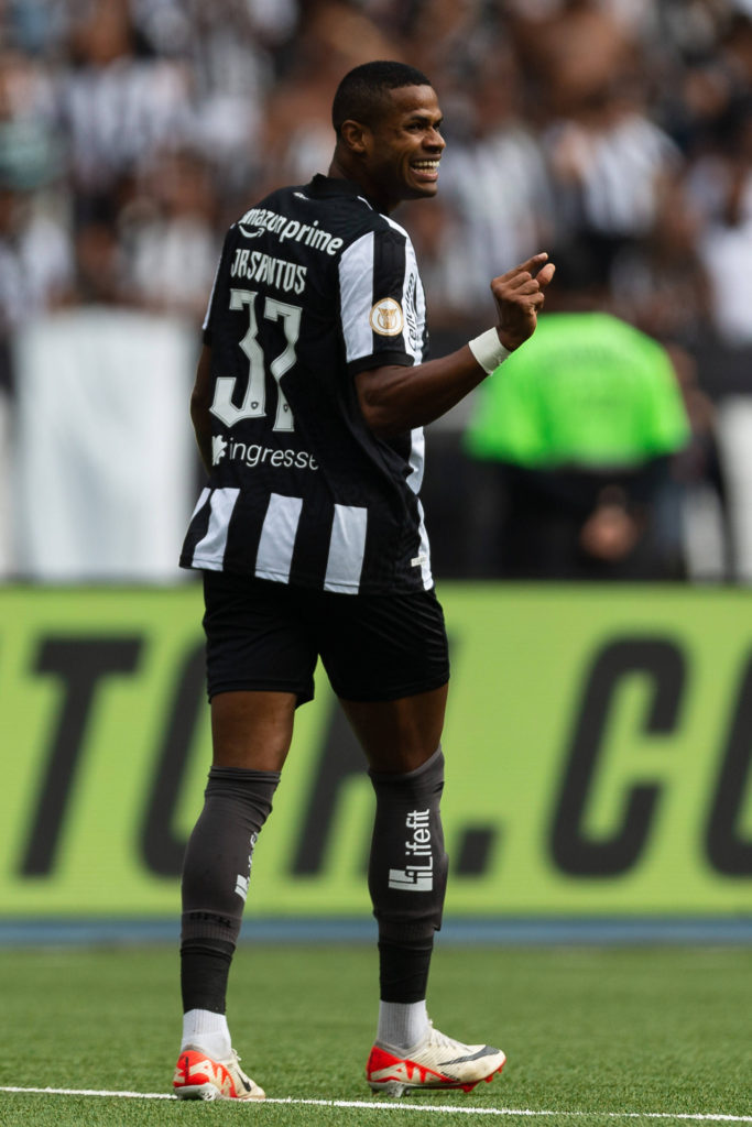 Júnior-Santos-Botafogo-Jogo-imago1037369878h Júnior Santos, do Botafogo, comemora um dos gols marcados pelo time na temporada.