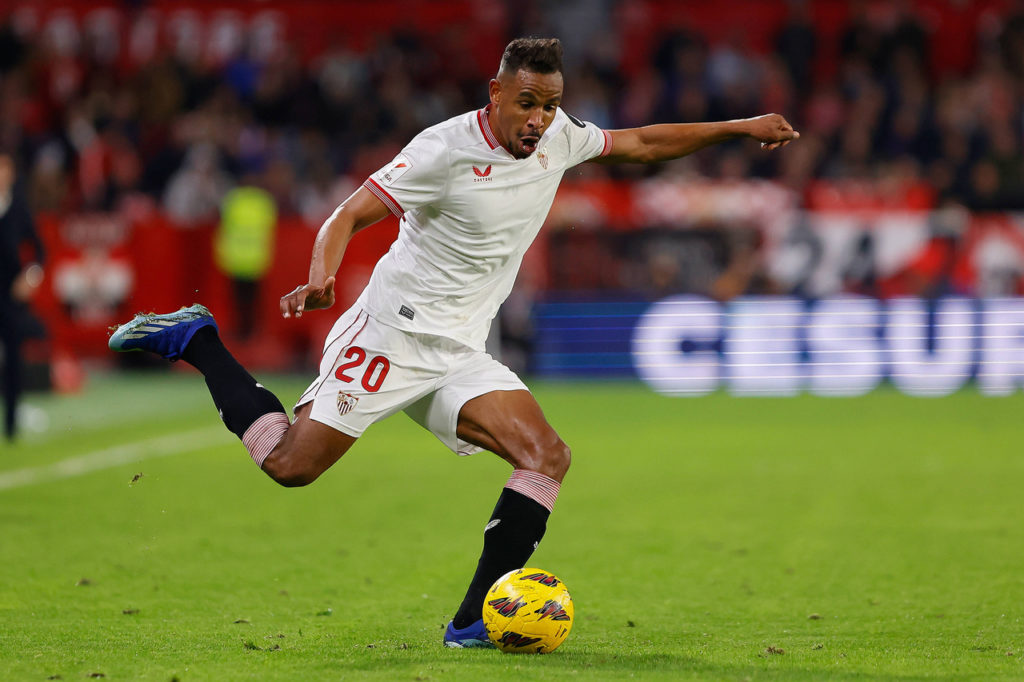Fernando-Sevilla-Jogo-imago1037638387h Fernando, do Sevilla, tenta um drible durante um jogo da equipe no futebol espanhol.