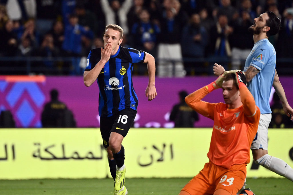 Frattesi-Inter-Jogo-imago1039192712h Frattesi, da Inter de Milão, comemora um dos gols da vitória da equipe sobre a Lazio, em Riad, na Arábia Saudita.