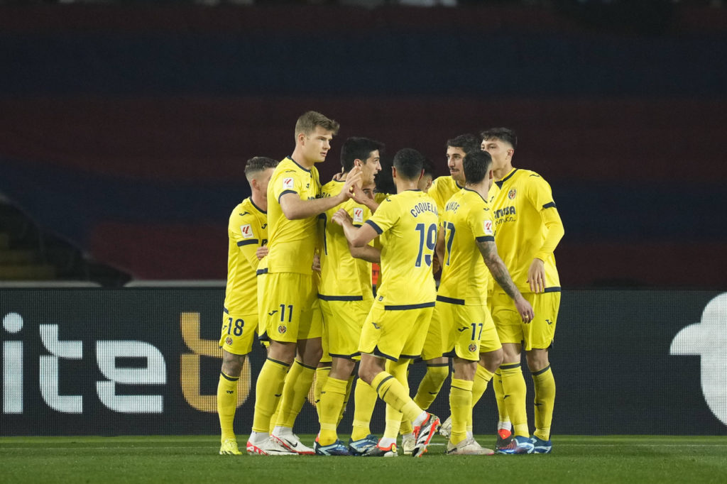 Jogadores-Villarreal-Jogo-imago1039643214h Jogadores do Villarreal abraçados depois de um gol da equipe pelo Campeonato Espanhol.