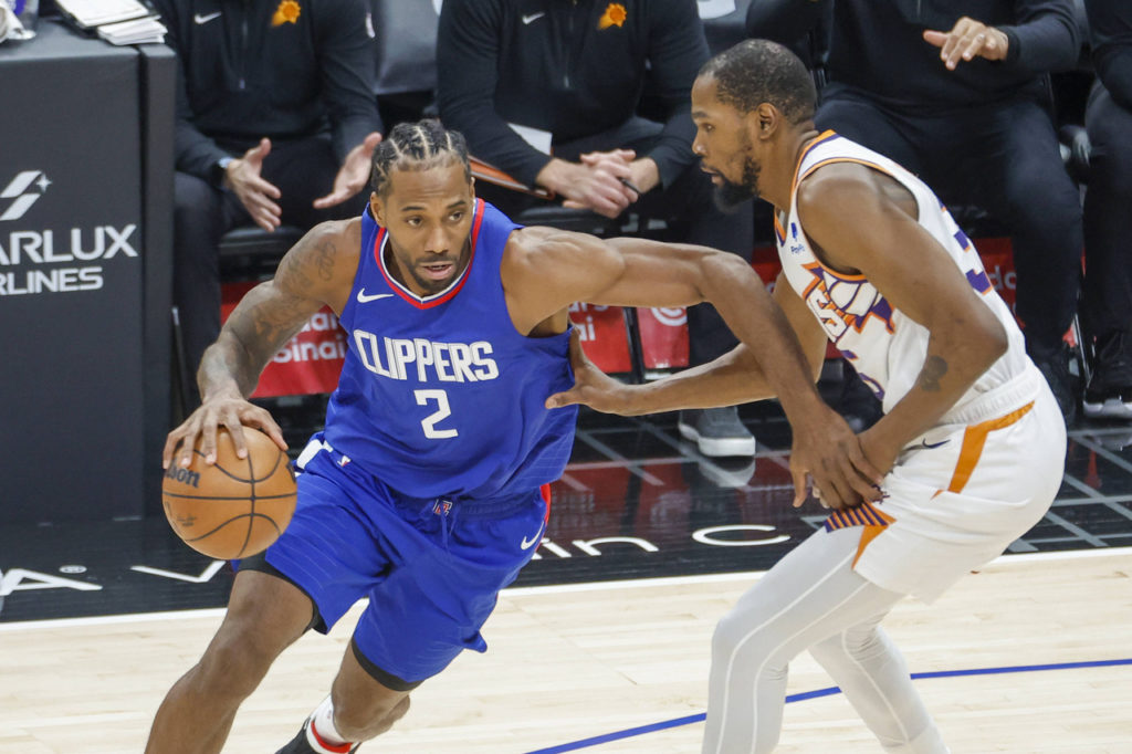 kawhi-leonard-tenta-passar-por-kevin-durant-imago1038732092 Kawhi Leonard, do Los Angeles Clippers