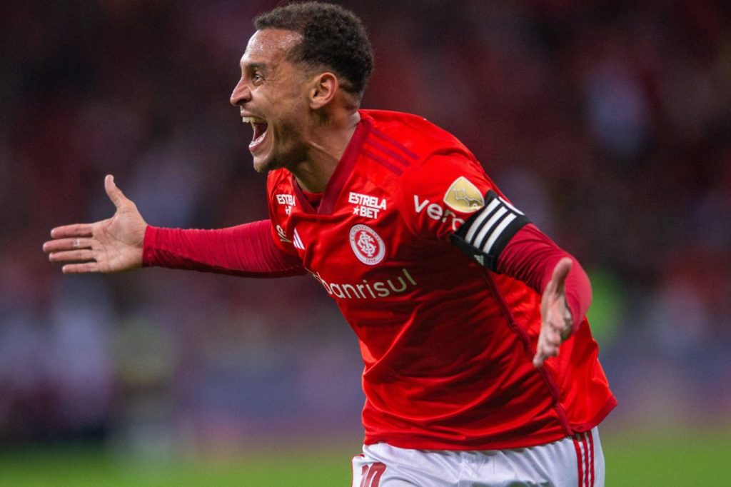 Alan-Patrick-Inter-gol-imago1033032759h Meia Alan Patrick comemorando gol pelo Internacional