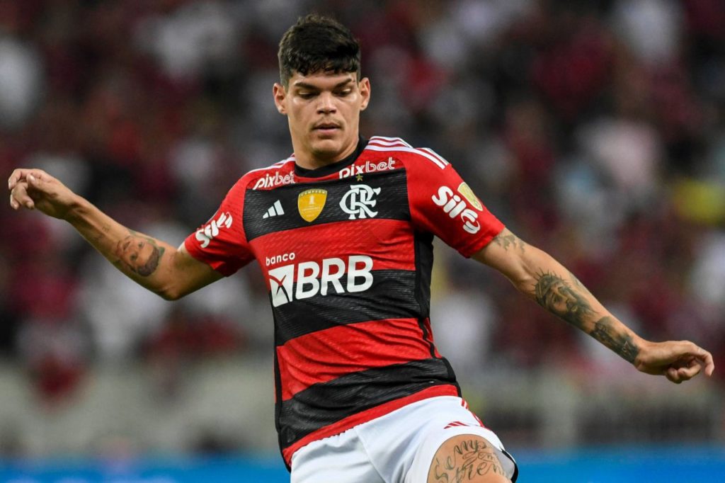 Ayrton-Lucas-Flamengo-jogo-imago1032841858h Lateral Ayrton Lucas em jogo do Flamengo
