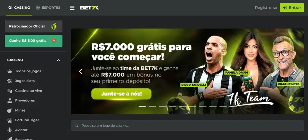 Captura de tela da versão desktop da Bet7k. Nos destaques, pode-se ler "R$ 7.000 grátis para você começar!", em referência ao bônus de boas-vindas da casa.