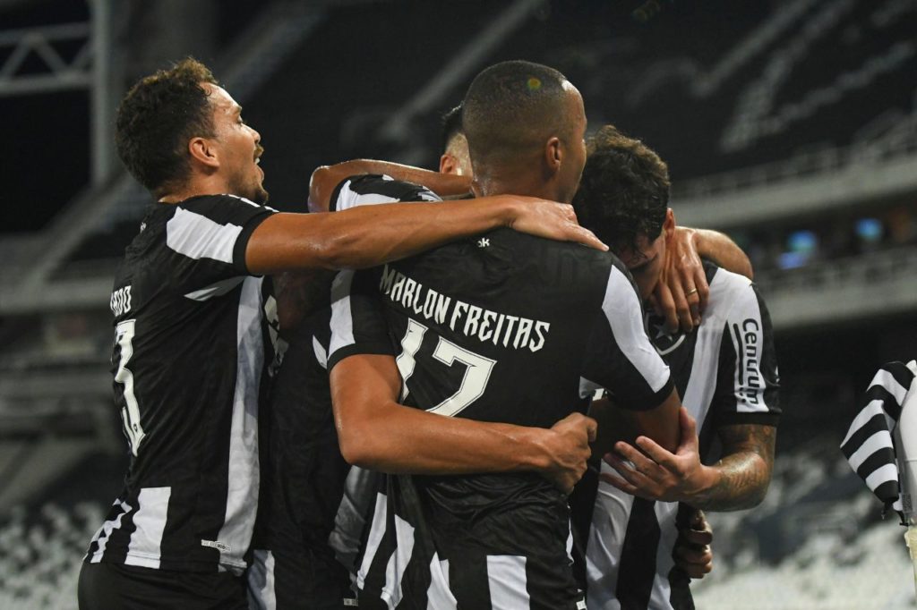 Botafogo-jogadores-imago1039815085h Jogadores do Botafogo comemoram gol no Carioca